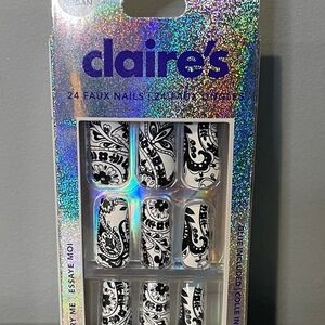 24pc Claire's Faux False Press On Nails Glue On Vegan Black White Flower Print